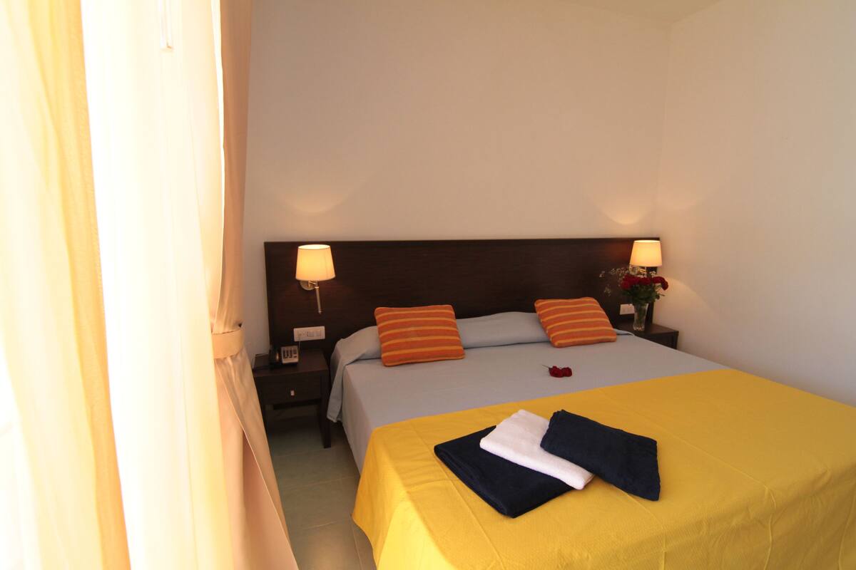 Minibar, in-room safe, cribs (surcharge), bed sheets
