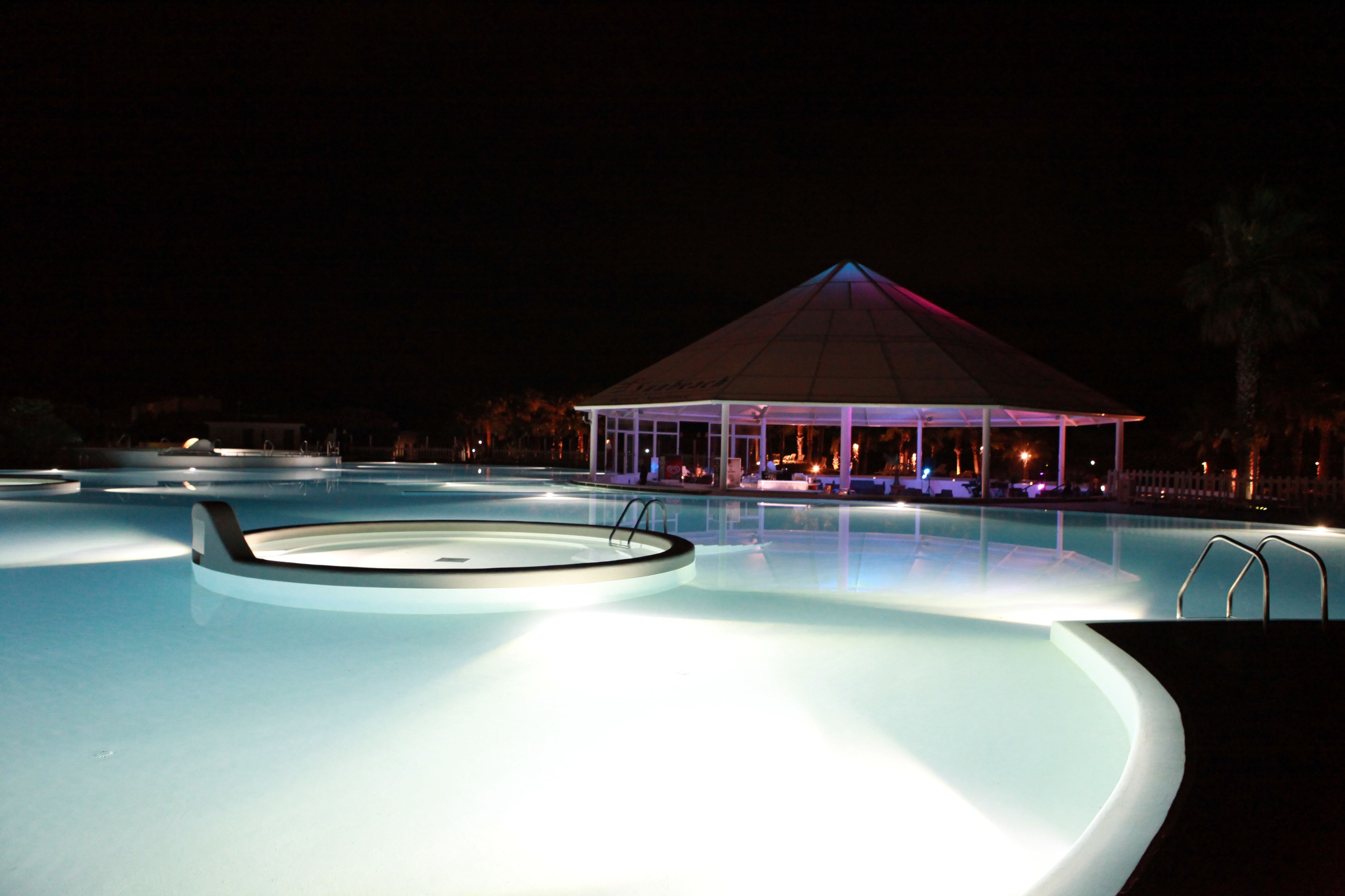 2 outdoor pools, sun loungers