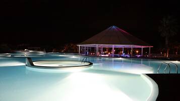 2 outdoor pools, sun loungers