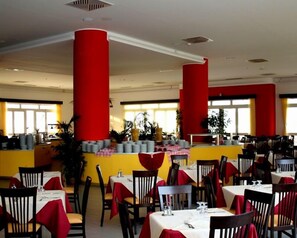 2 restaurants, breakfast, lunch served; local and international cuisine 