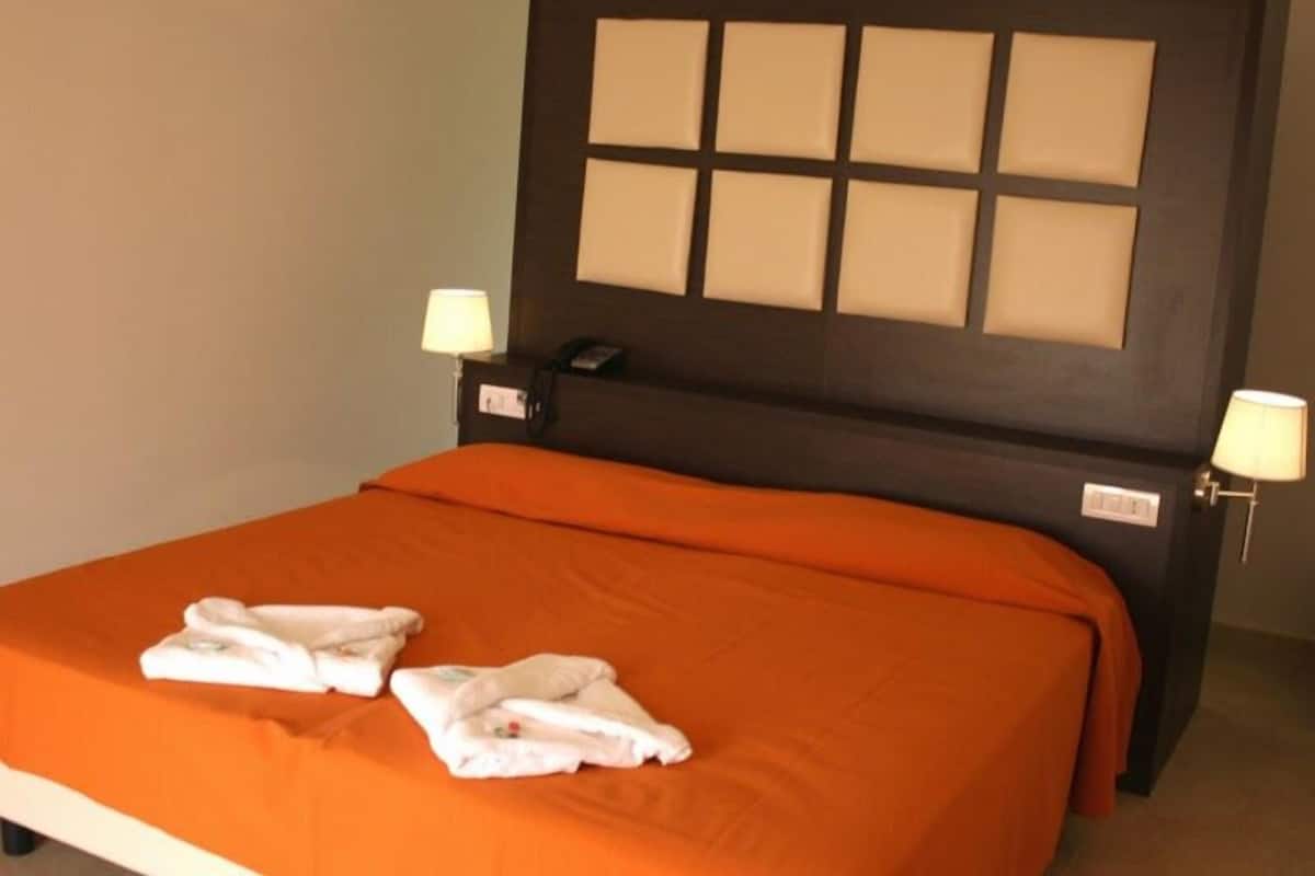 Minibar, in-room safe, cribs (surcharge), bed sheets