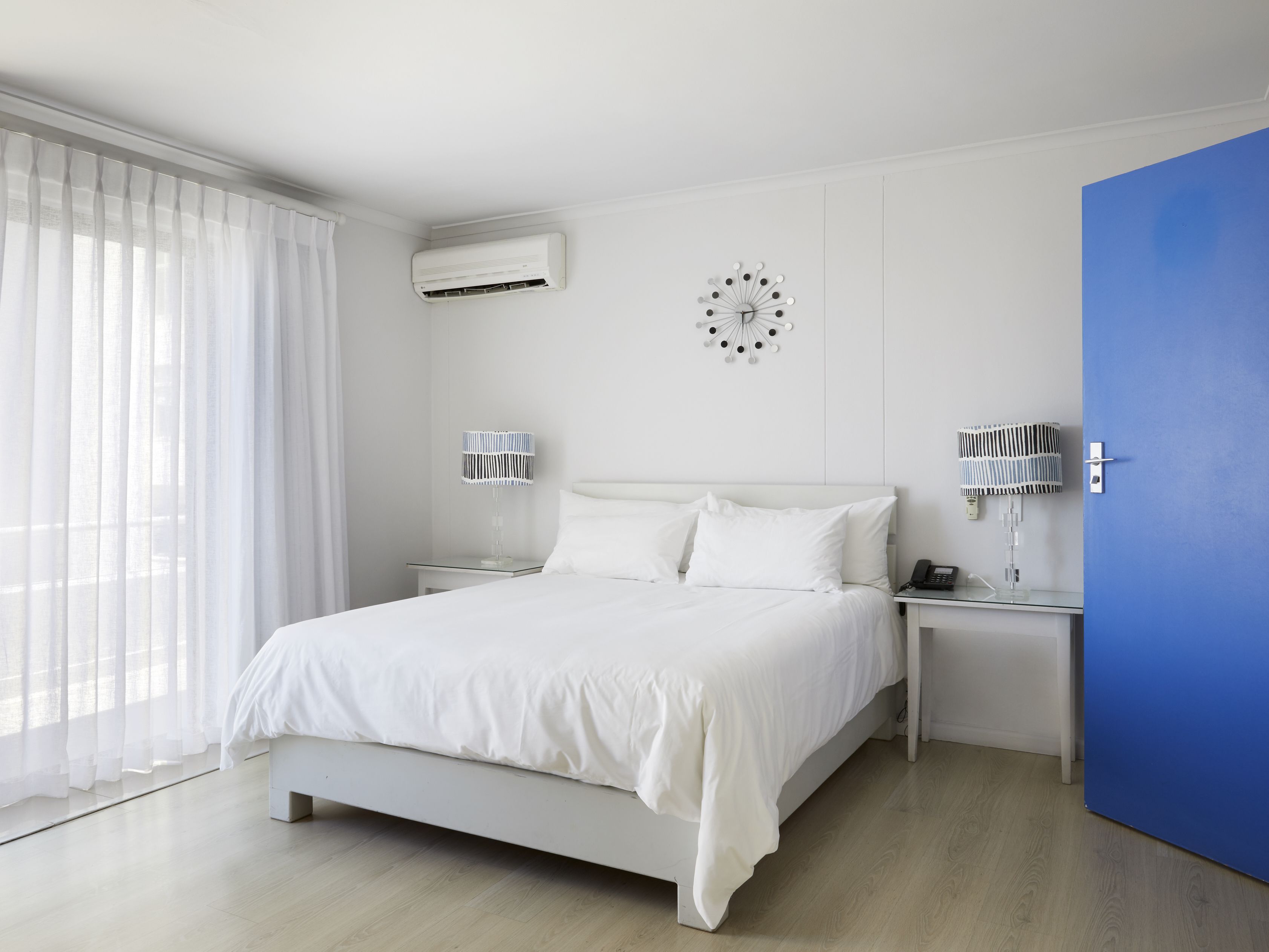 double room side view | hypo-allergenic bedding, minibar, in-room safe, desk