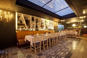 Breakfast, lunch and dinner served - La Splendida Hotel by NEWMARK (Cape Town)