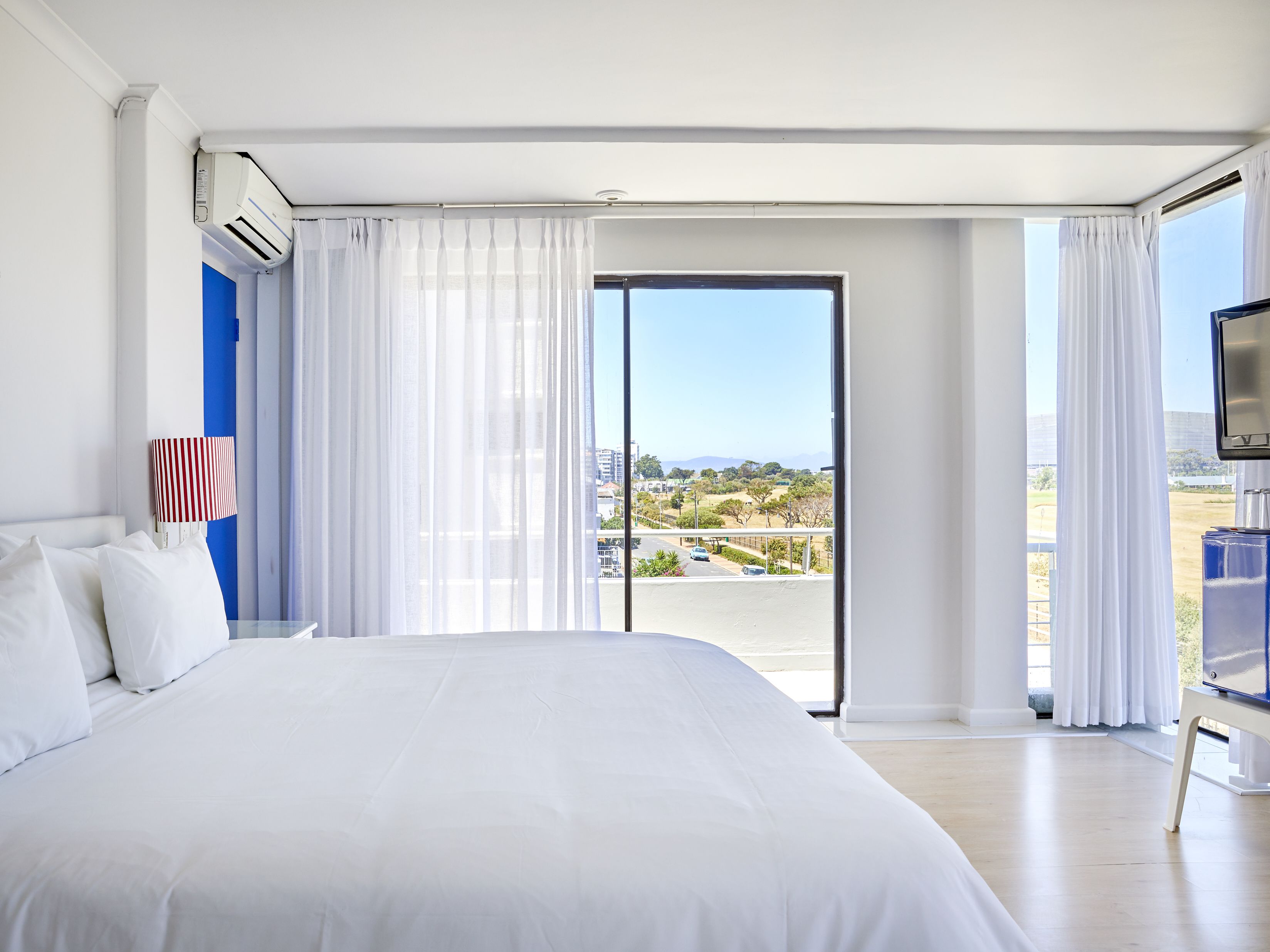 double room, mountain view | hypo-allergenic bedding, minibar, in-room safe, desk