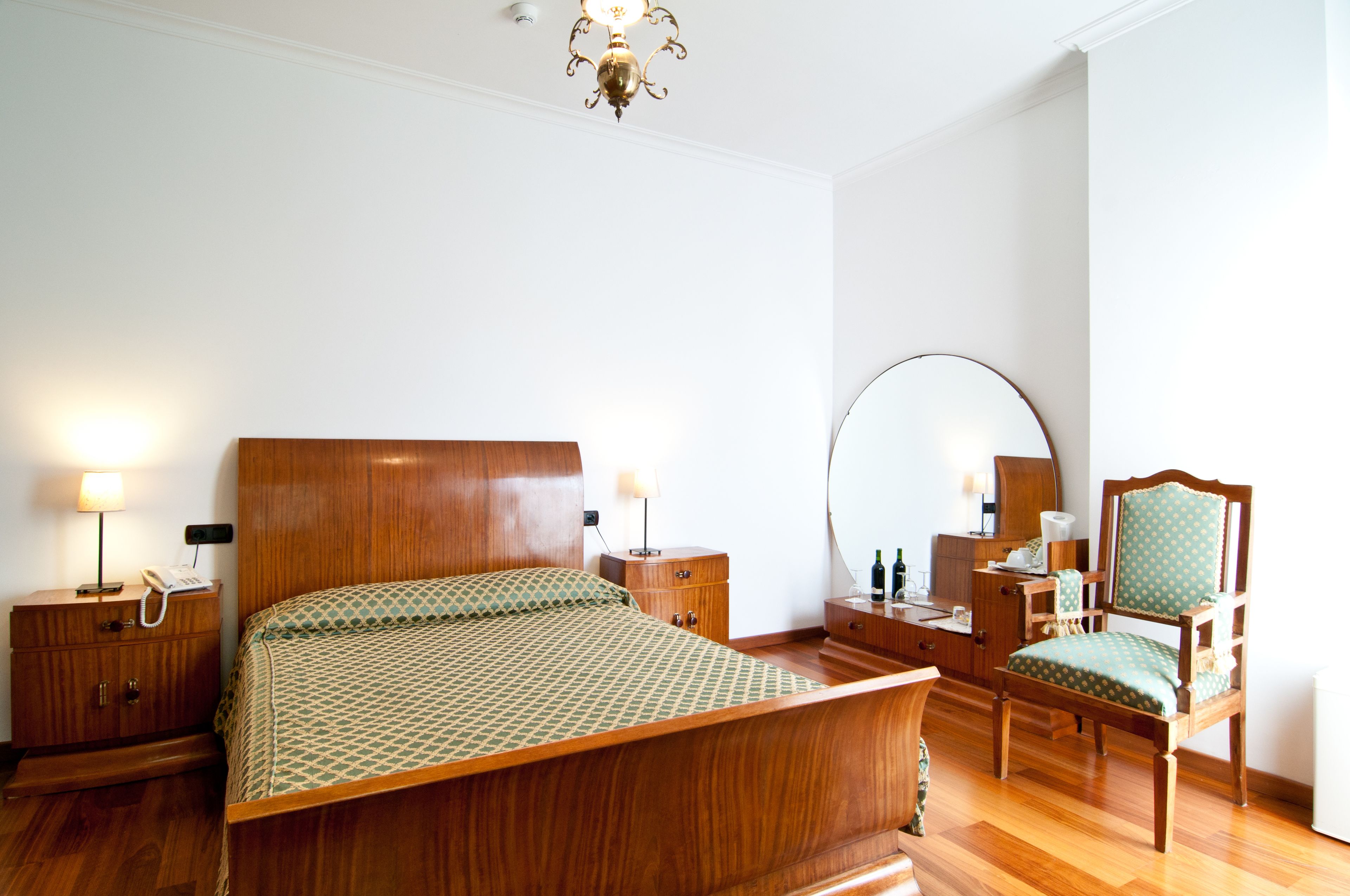 superior double room | minibar, in-room safe, individually decorated, individually furnished