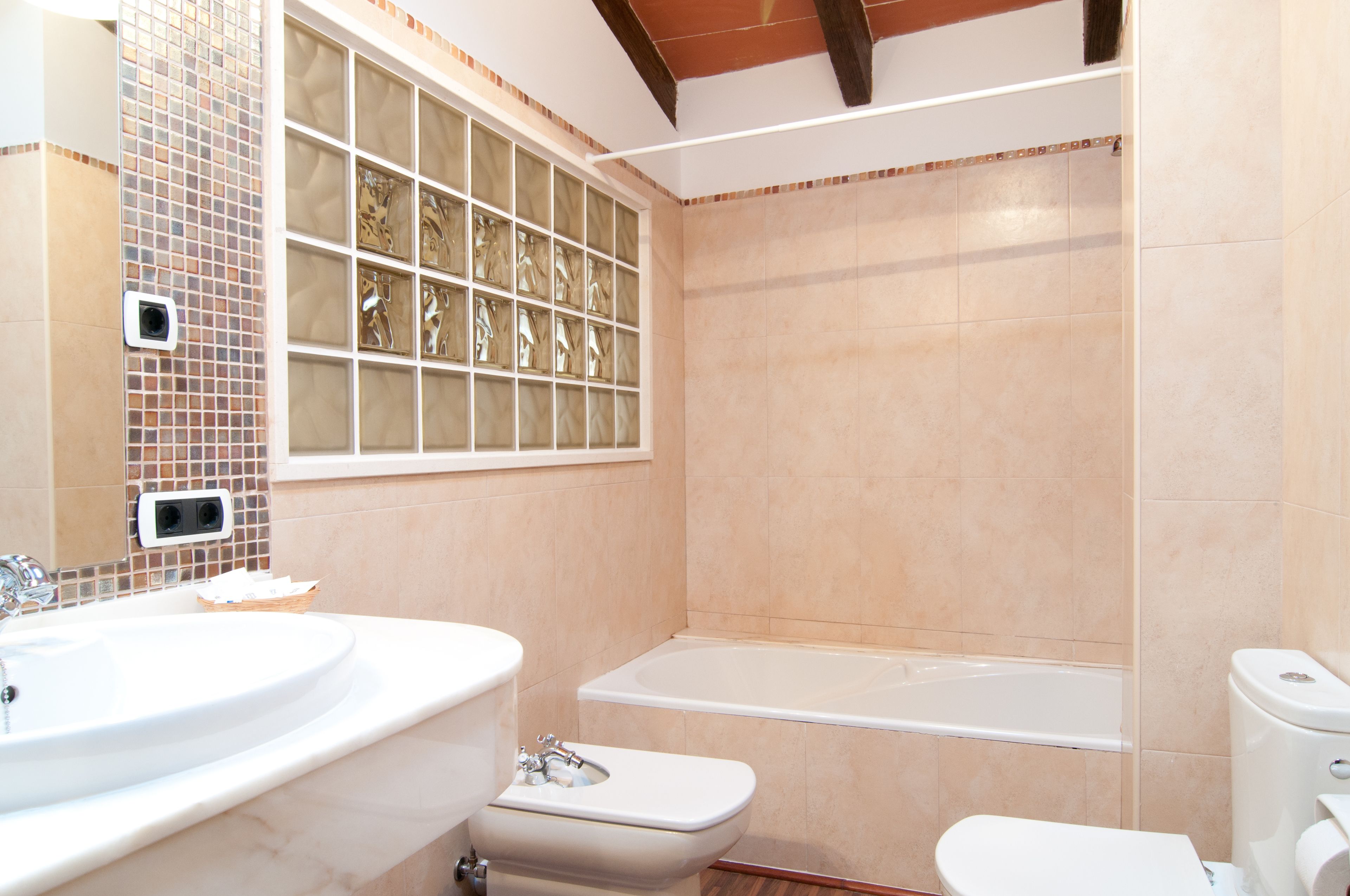 double room | bathroom | free toiletries, hair dryer, bathrobes, slippers