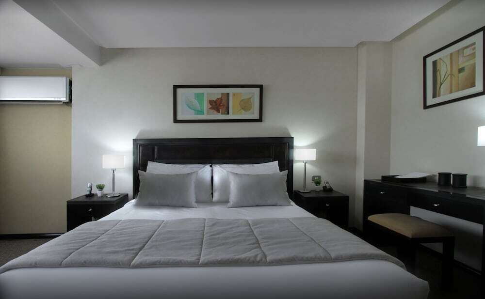 Hypo-allergenic bedding, pillowtop beds, in-room safe