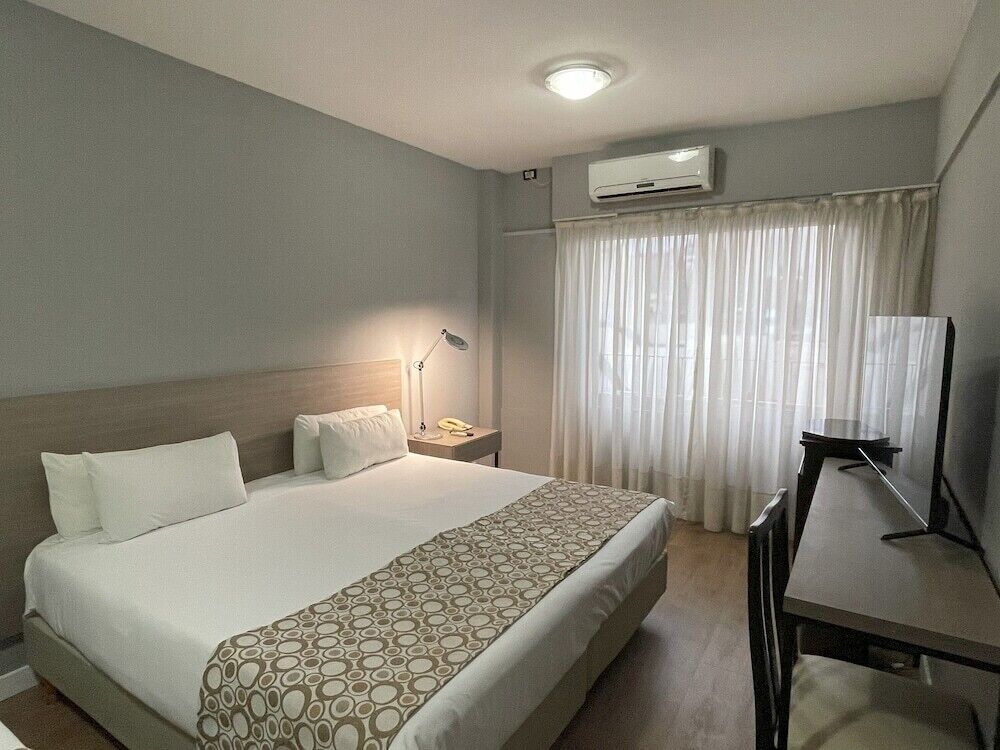 Hypo-allergenic bedding, pillowtop beds, in-room safe