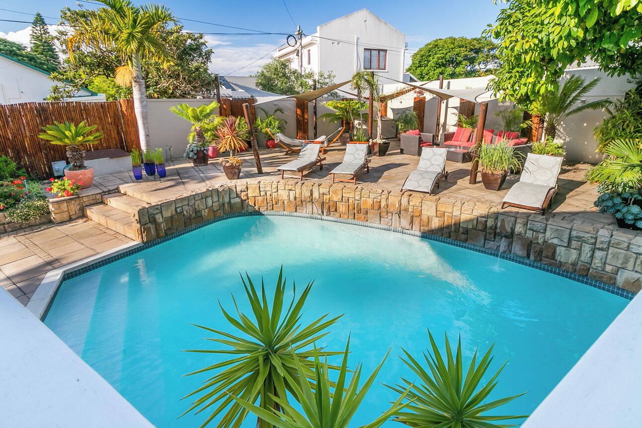 Kolam renang terbuka, kerusi lepak pantai 