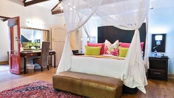 Luxury Double Room | Premium bedding, down comforters, pillowtop beds, minibar