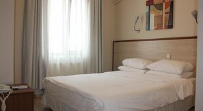 Safe på rommet, wi-fi (inkludert) og sengetøy