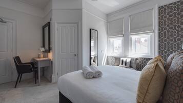 Executive King with shower (no bath) | Hypo-allergenic bedding, individually decorated, individually furnished