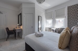 Executive King with shower (no bath) | Hypo-allergenic bedding, individually decorated, individually furnished