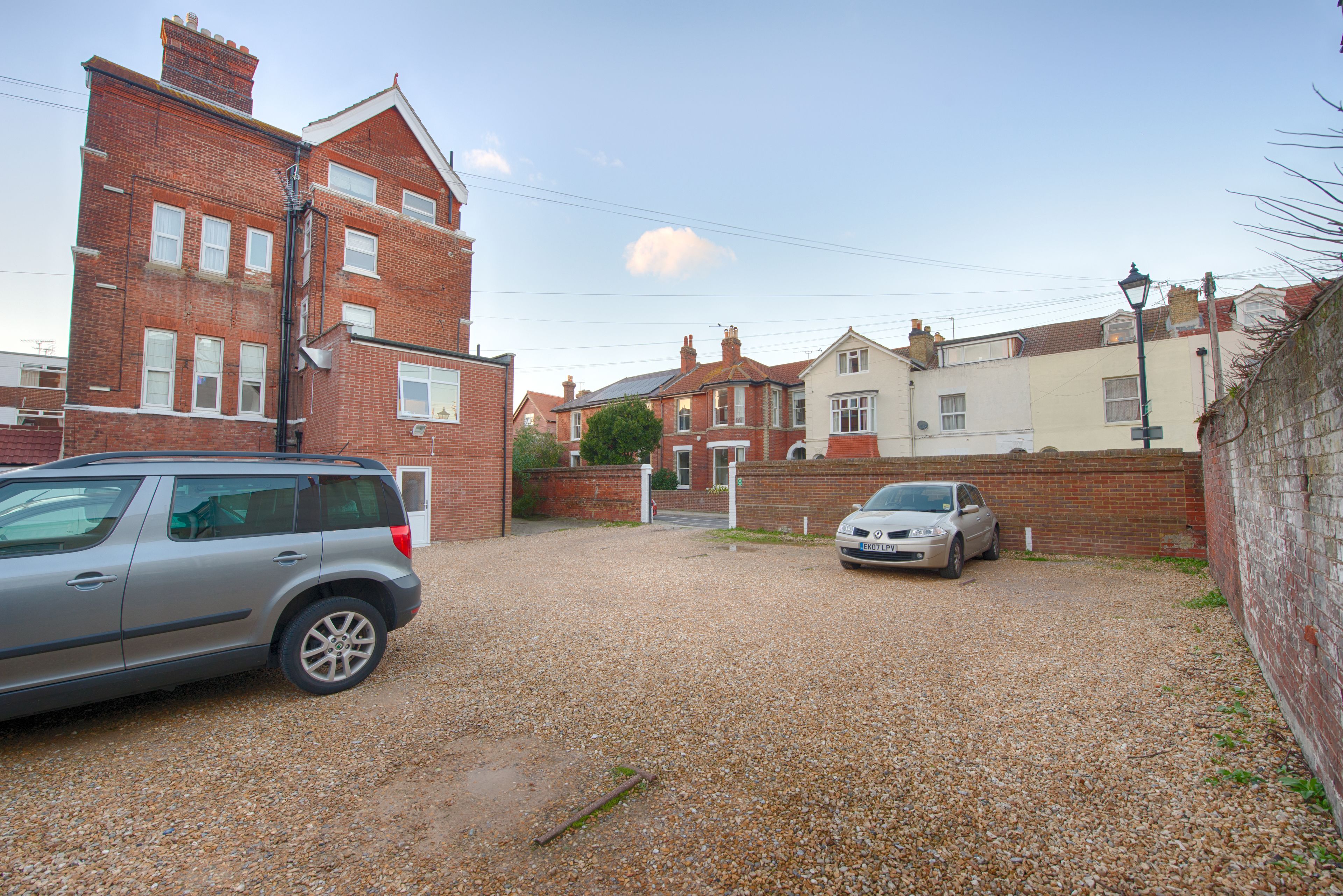 Estacionamiento (GBP 15 por día)