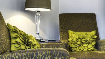 Lunch and dinner served, British cuisine