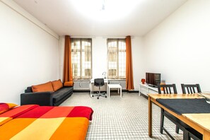 Free cots/infant beds, free WiFi, bed sheets