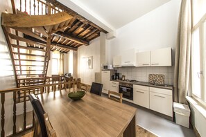 Apartment, 2 Bedrooms (Triplex - 6 people) | Private kitchen - RentByNight - Apartments (Brussels)