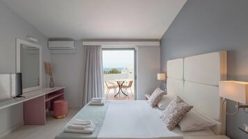 Superior Studio, Sea View | In-room safe, individually decorated, desk, soundproofing