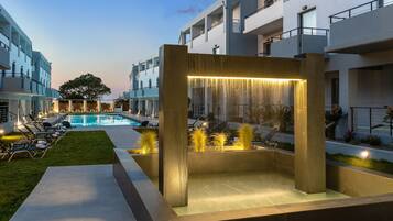 Außenpool, Liegestühle