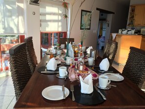 Se ofrece un desayuno continental (120 ZAR por persona)
