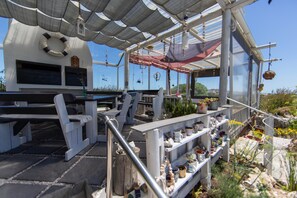 Terrace/patio - Farr Out Guesthouse (Paternoster)