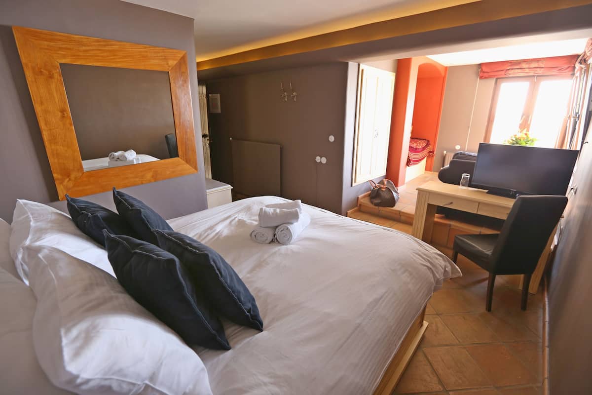 Suite, uitzicht op zee | 1 slaapkamer, lakens van Egyptisch katoen, donzen dekbedden