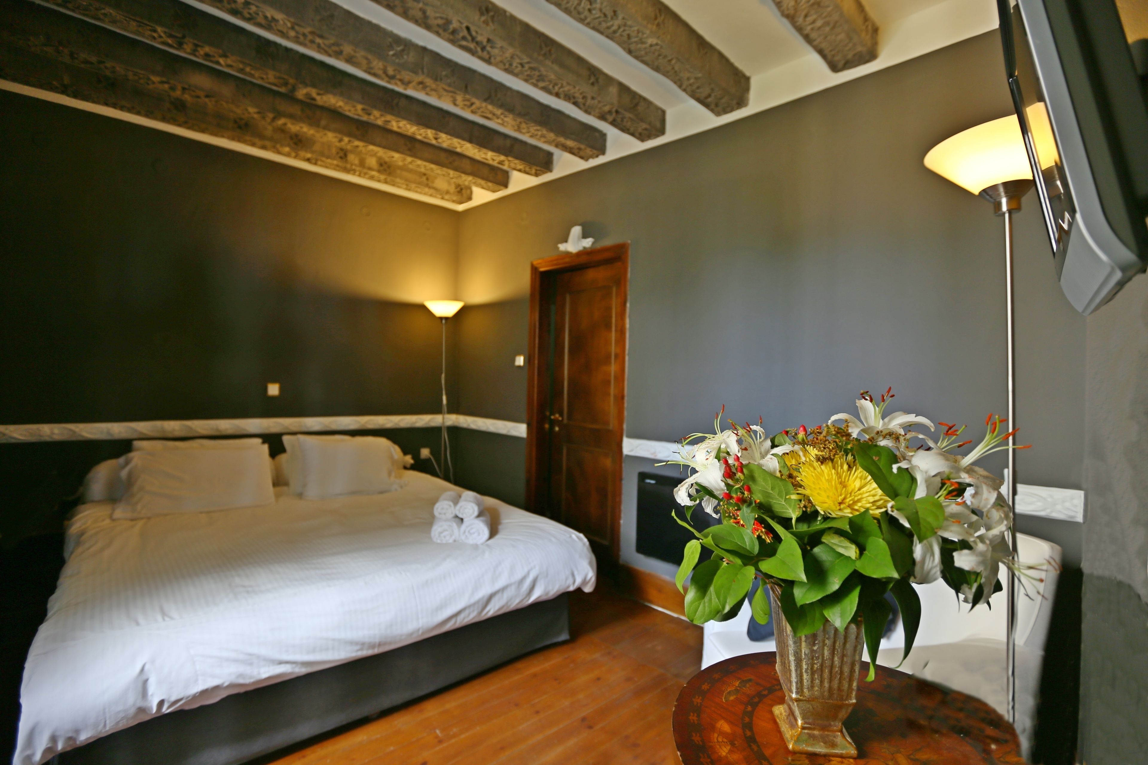 egyptian cotton sheets, down duvets, pillow-top beds, minibar