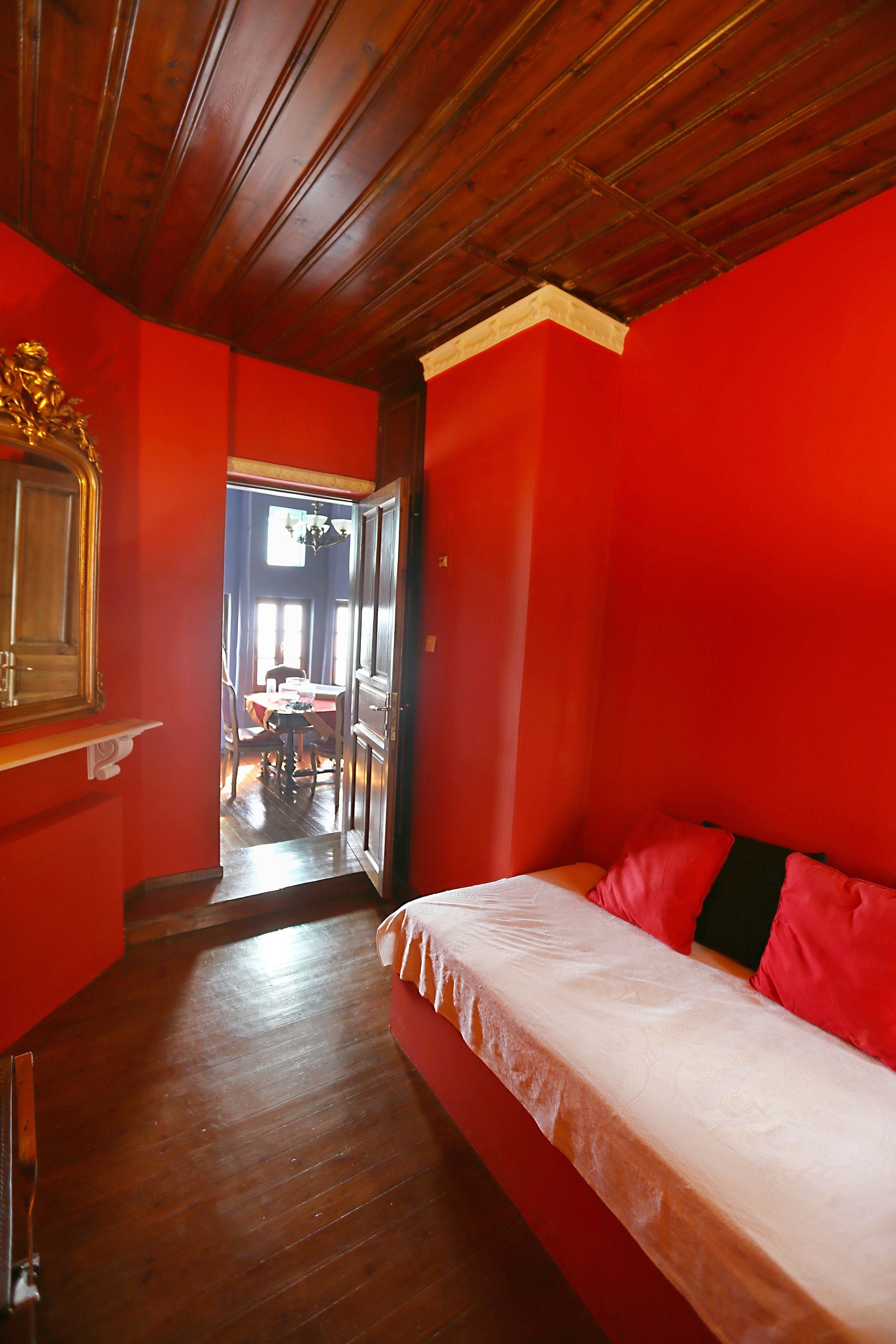 egyptian cotton sheets, down duvets, pillow-top beds, minibar