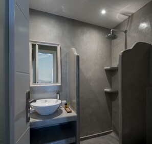 Bathroom shower - Caldera Romantica (Santorini)