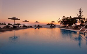 En säsongsöppen utomhuspool