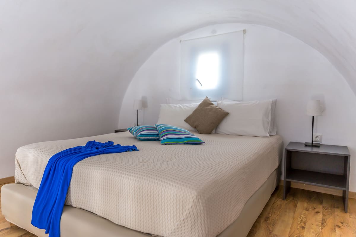 Junior Suite, Sea View | Premium bedding, in-room safe, desk, blackout drapes