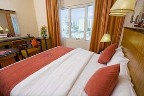 Junior Suite | Select Comfort beds, minibar, in-room safe, desk