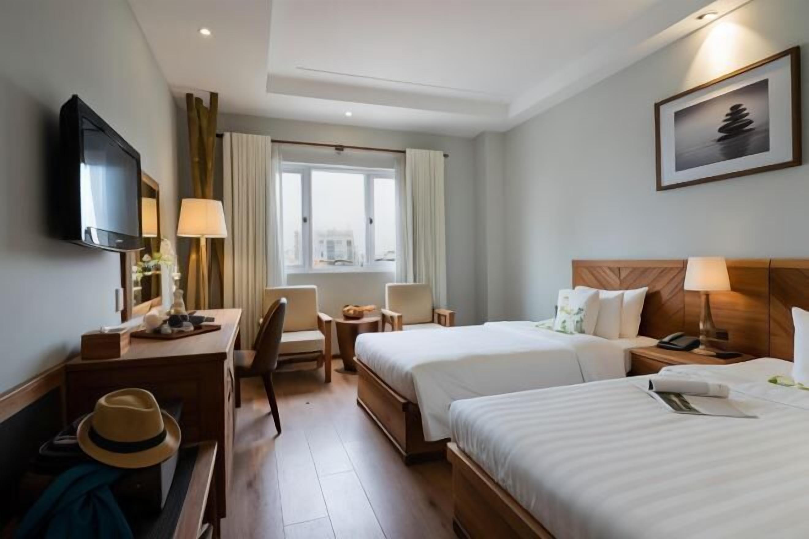 Free minibar items, in-room safe, desk, free WiFi