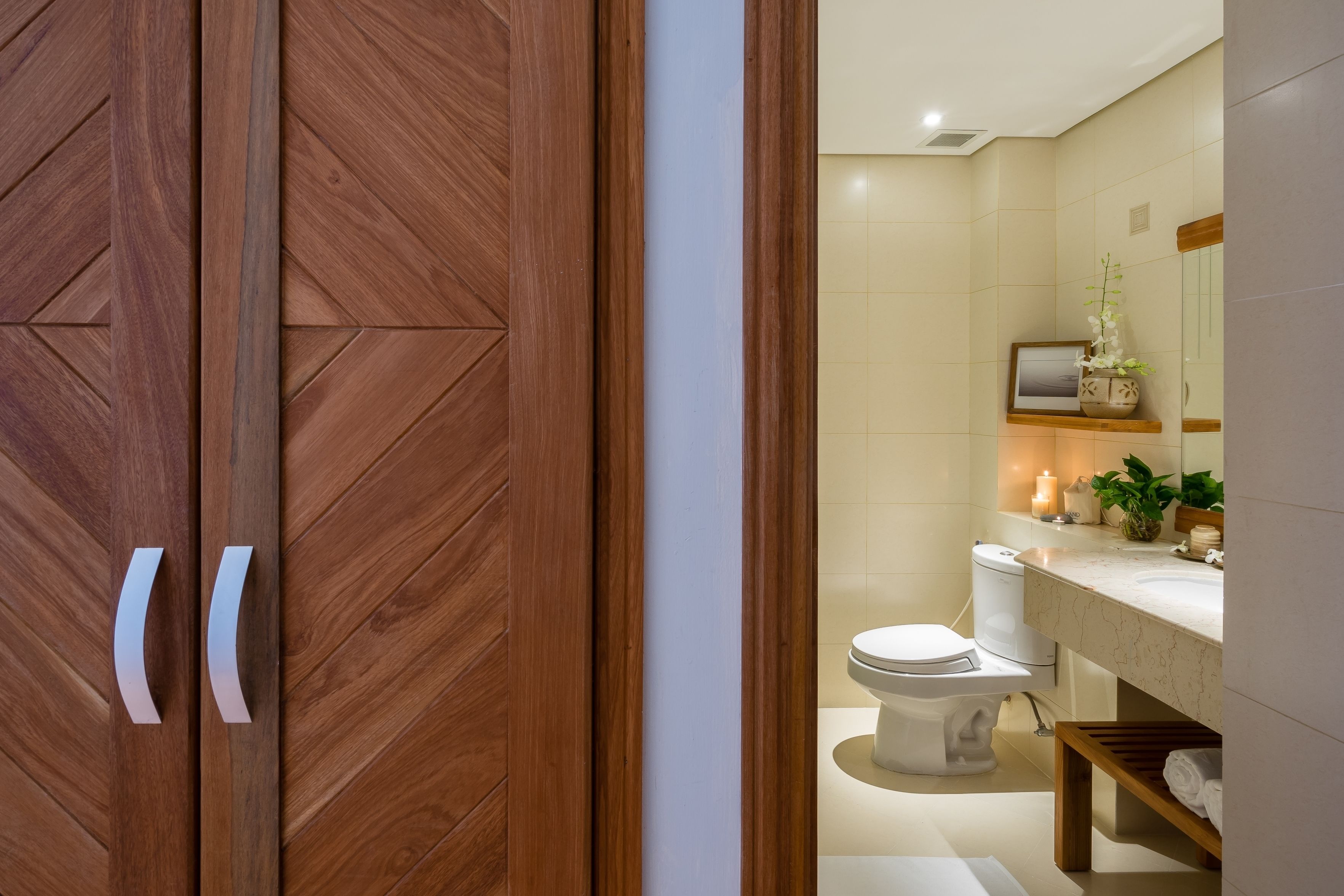 deluxe double with afternoon tea | bathroom | free toiletries, hair dryer, slippers, towels