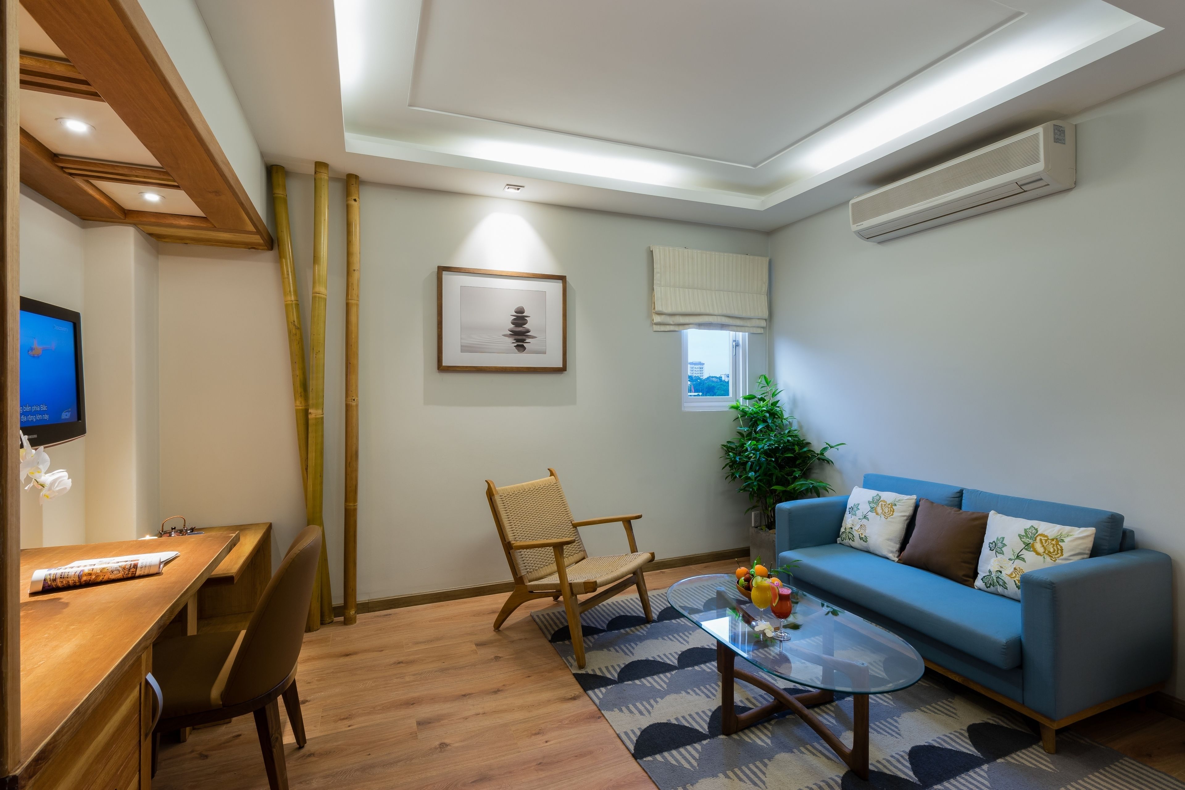 suite king bed with afternoon tea | 1 bedroom, free minibar items, in-room safe, desk