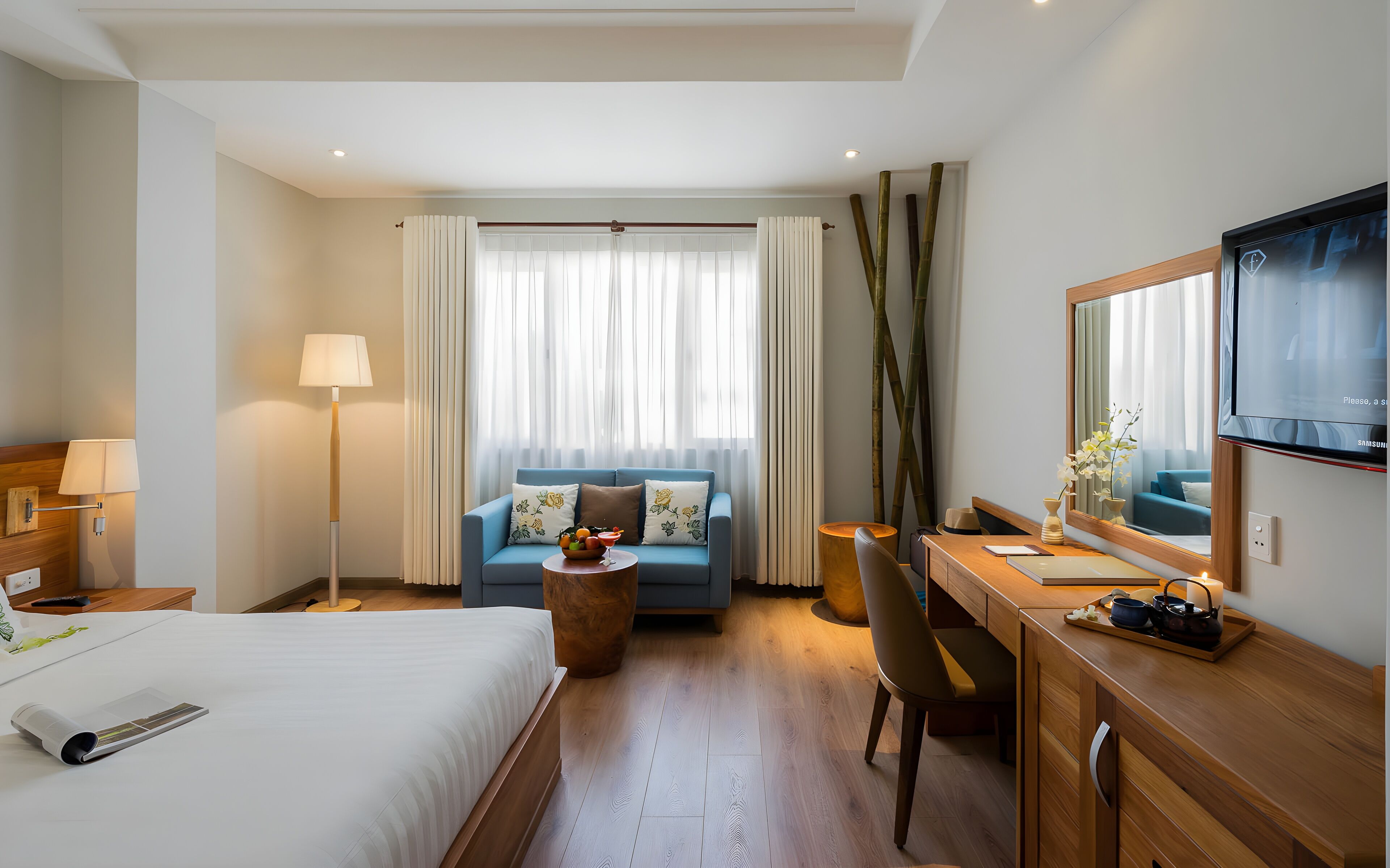 Executive Room | Minibar (some free items), in-room safe, desk, WiFi (free)