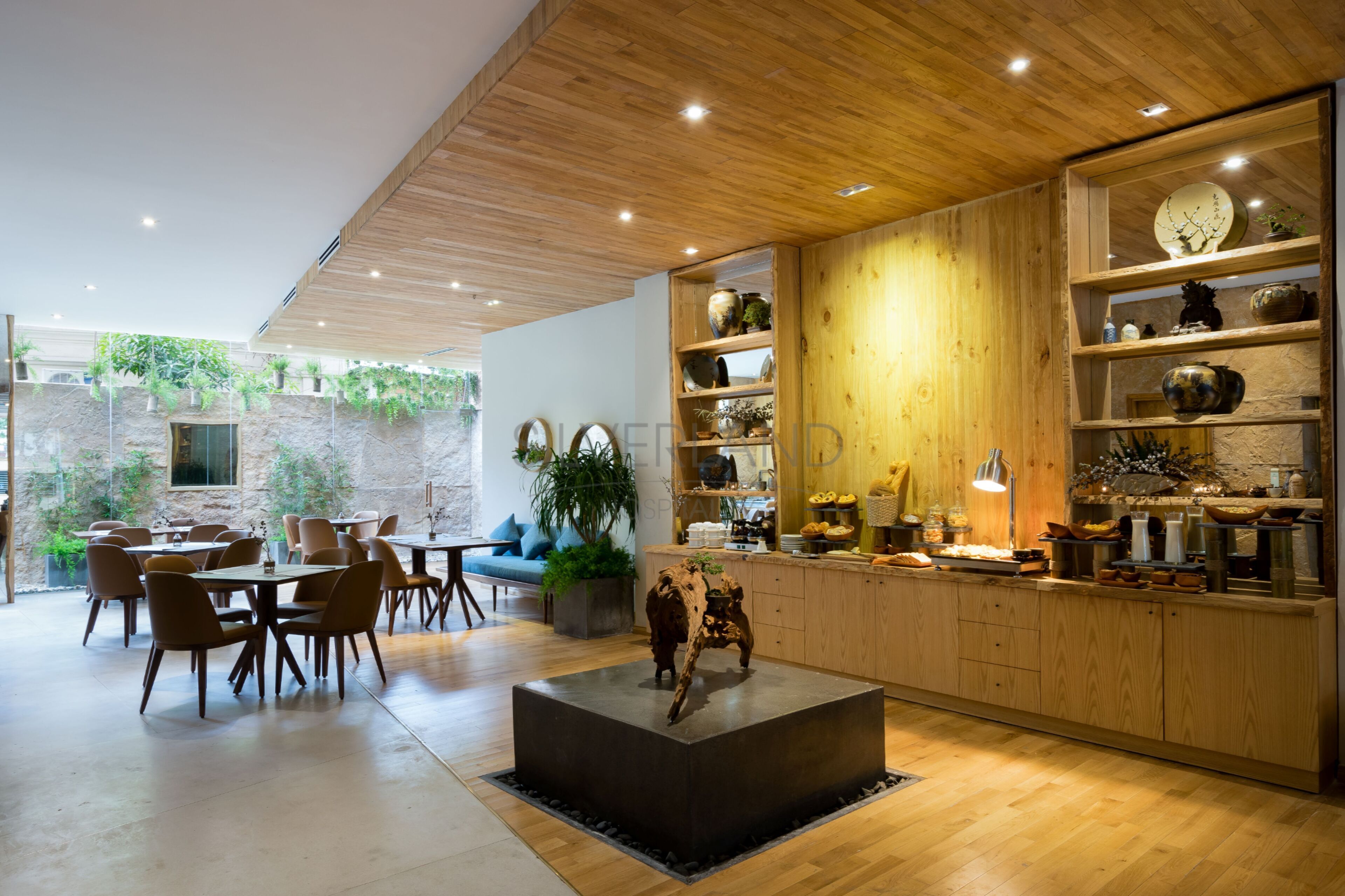 breakfast, lunch and dinner served