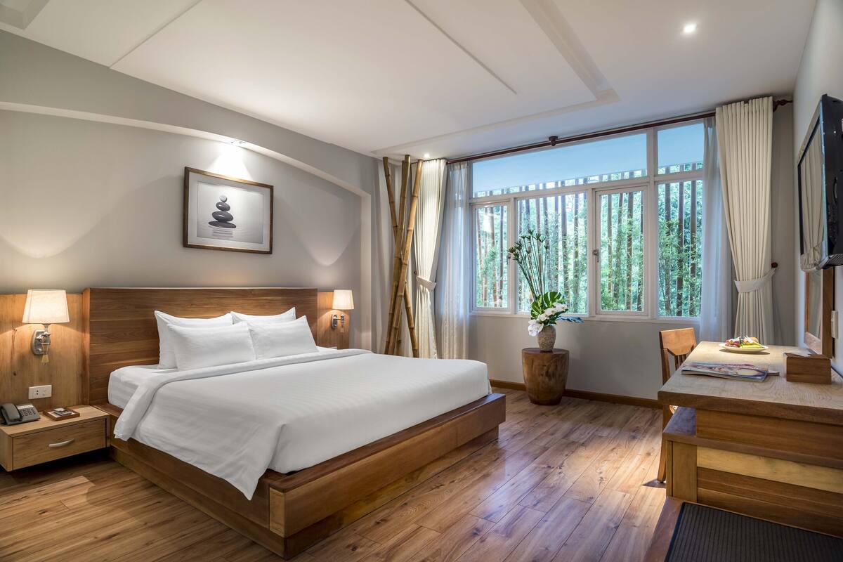 ห้องสวีท, เตียงคิงไซส์ 1 เตียง | มินิบาร์ฟรีบางอย่าง, ตู้นิรภัยในห้องพัก, โต๊ะทำงาน, Wi-Fi ฟรี