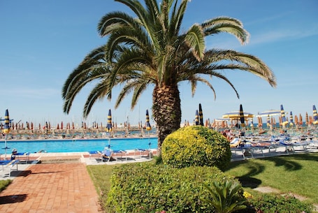Seasonal outdoor pool