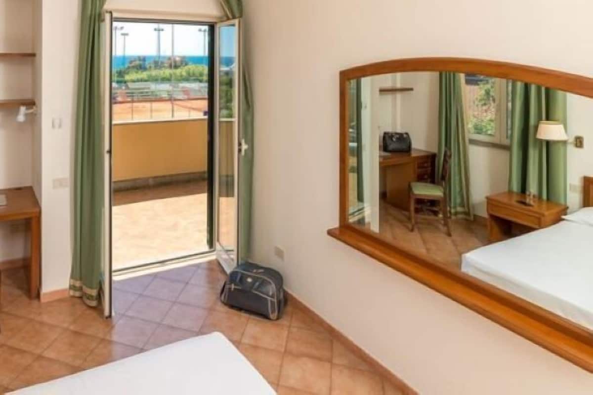 Kahden hengen superior-huone | Työpöytä, ilmainen Wi-Fi, vuodevaatteet