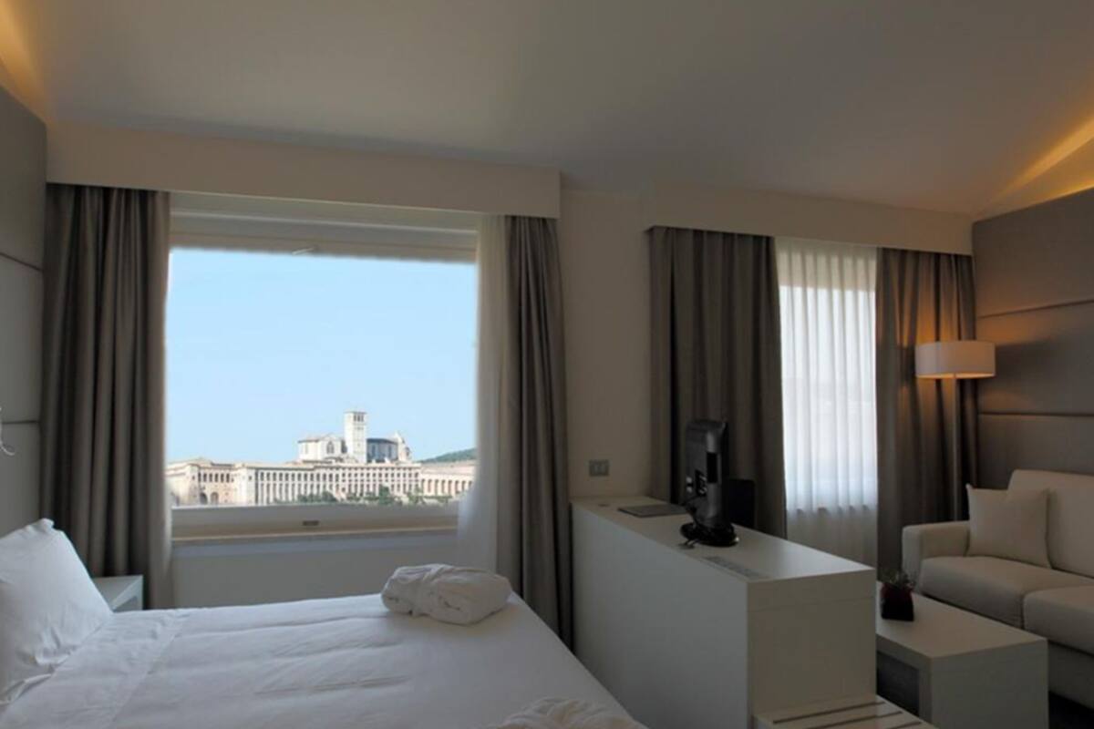 junior suite | 1 bedroom, minibar, in-room safe, desk