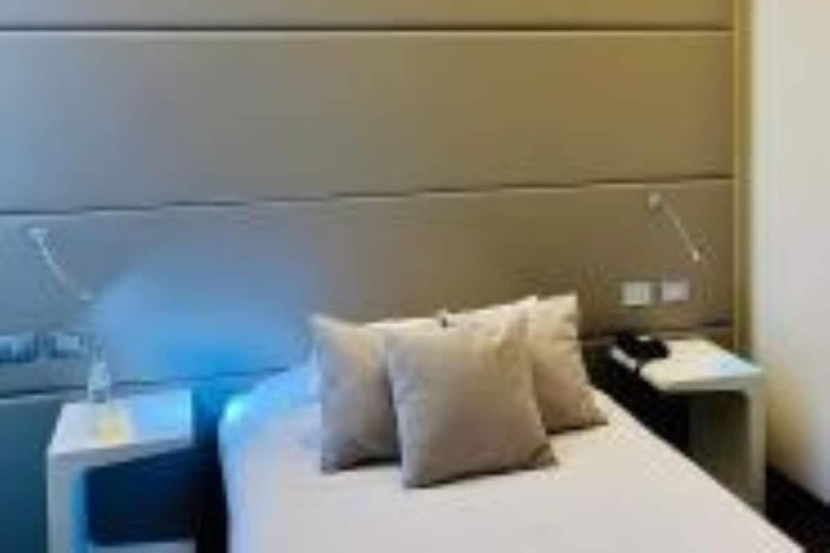 Budget Double Room | 1 slaapkamer, een minibar, een kluis op de kamer, een bureau