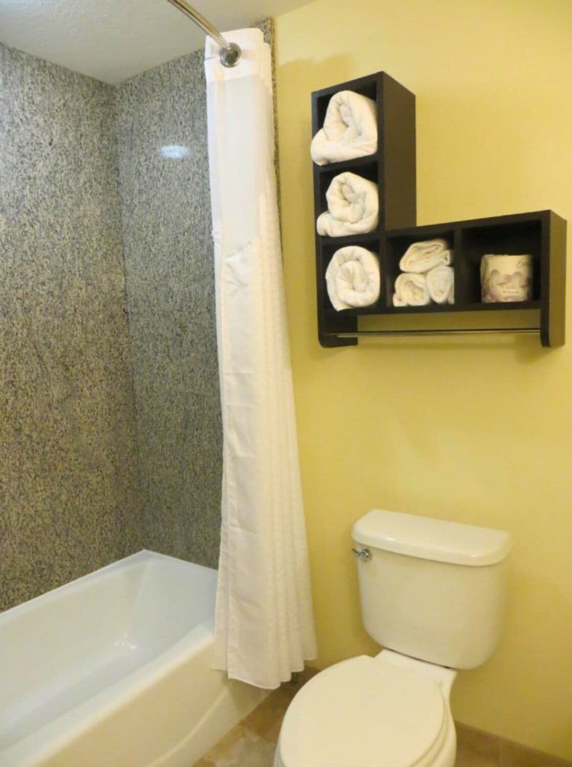combined shower/bathtub, deep-soaking bathtub, free toiletries