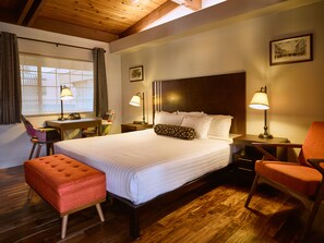 Standard Room, 1 King Bed | 1 bedroom, blackout drapes, iron/ironing board, free WiFi