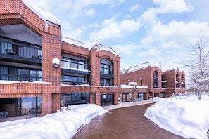 Fachada del alojamiento - Noche