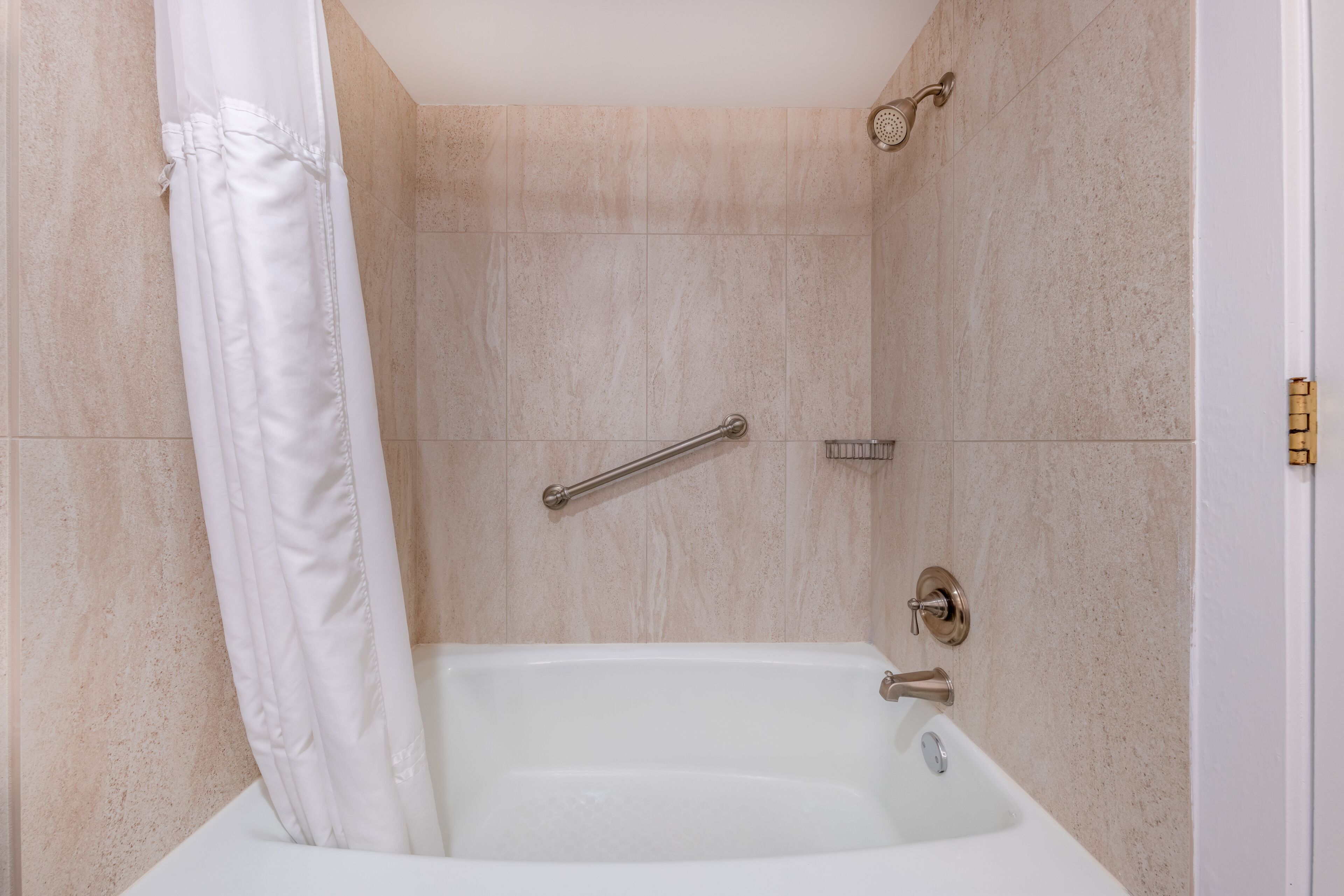 2 bedroom suite | bathroom | combined shower/bathtub, free toiletries, hair dryer, towels