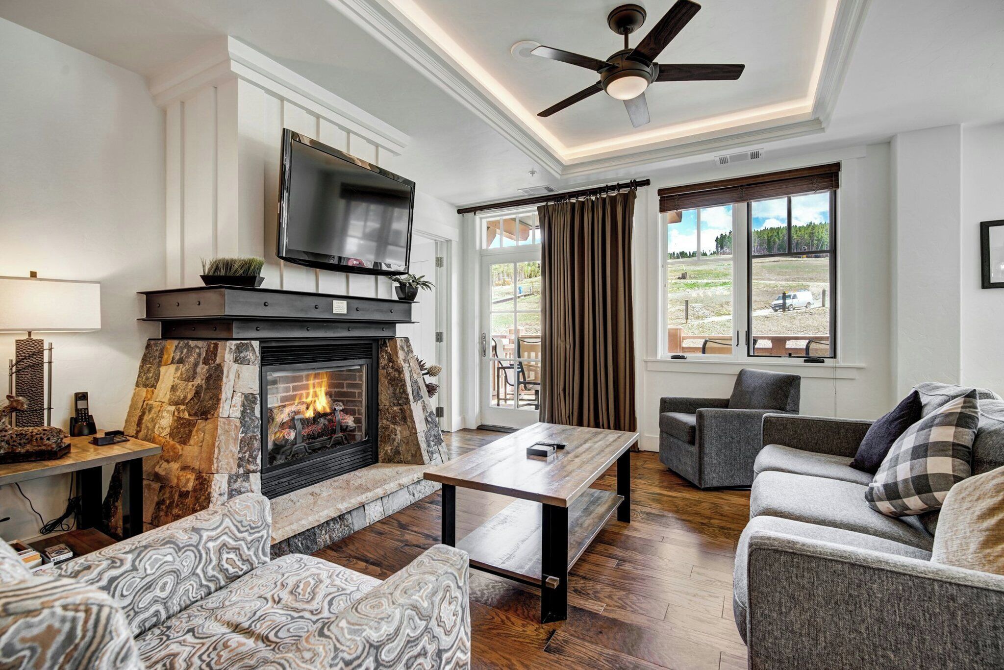 Condo, 4 Bedrooms (Platinum Condominium) | Living area | TV, fireplace, iPod dock