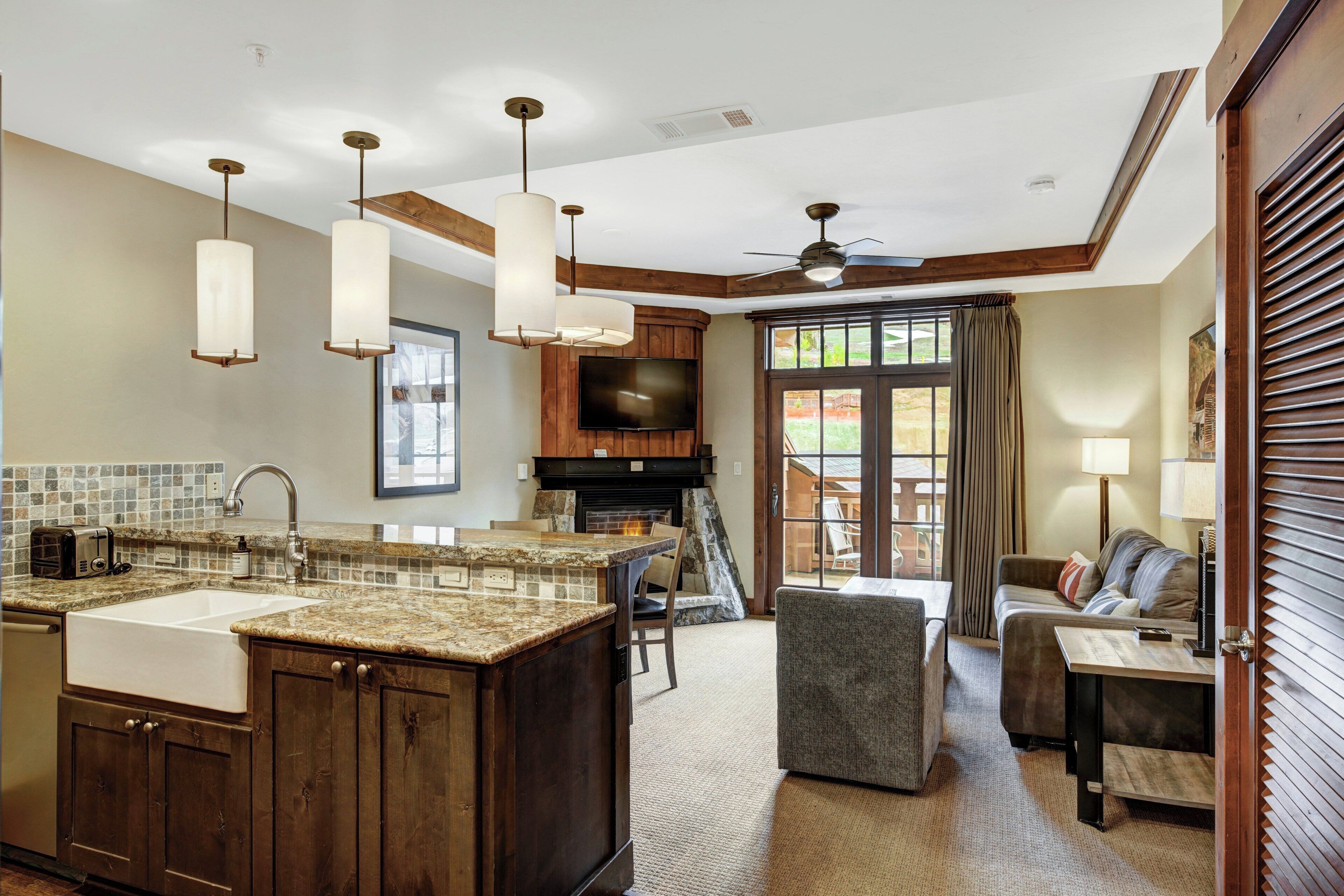 Condo, 1 Bedroom | Private kitchen | Fridge, microwave, oven, stovetop