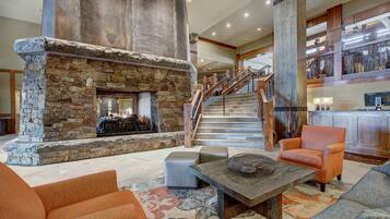 Área de estar no saguão