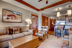 TV, peis og iPod-dokkingstasjon